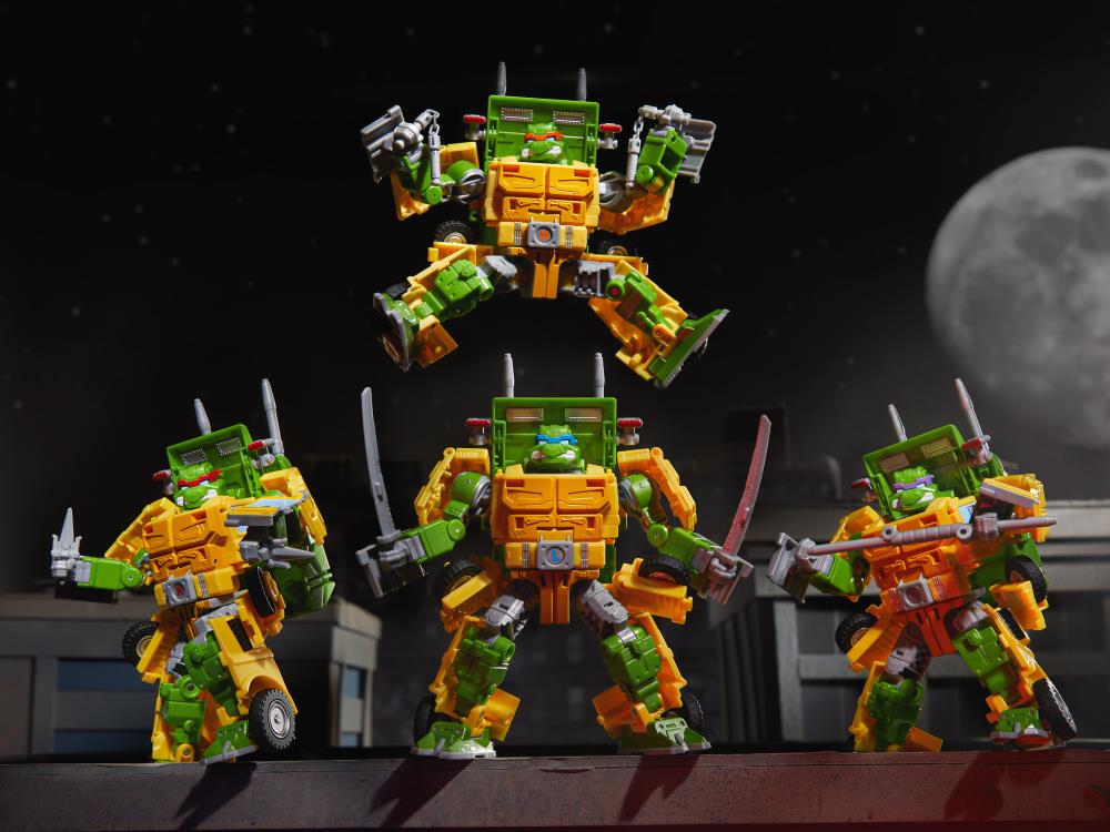 PRE-ORDER Transformers Collaborative Teenage Mutant Ninja Turtles x Transformers Party Wallop