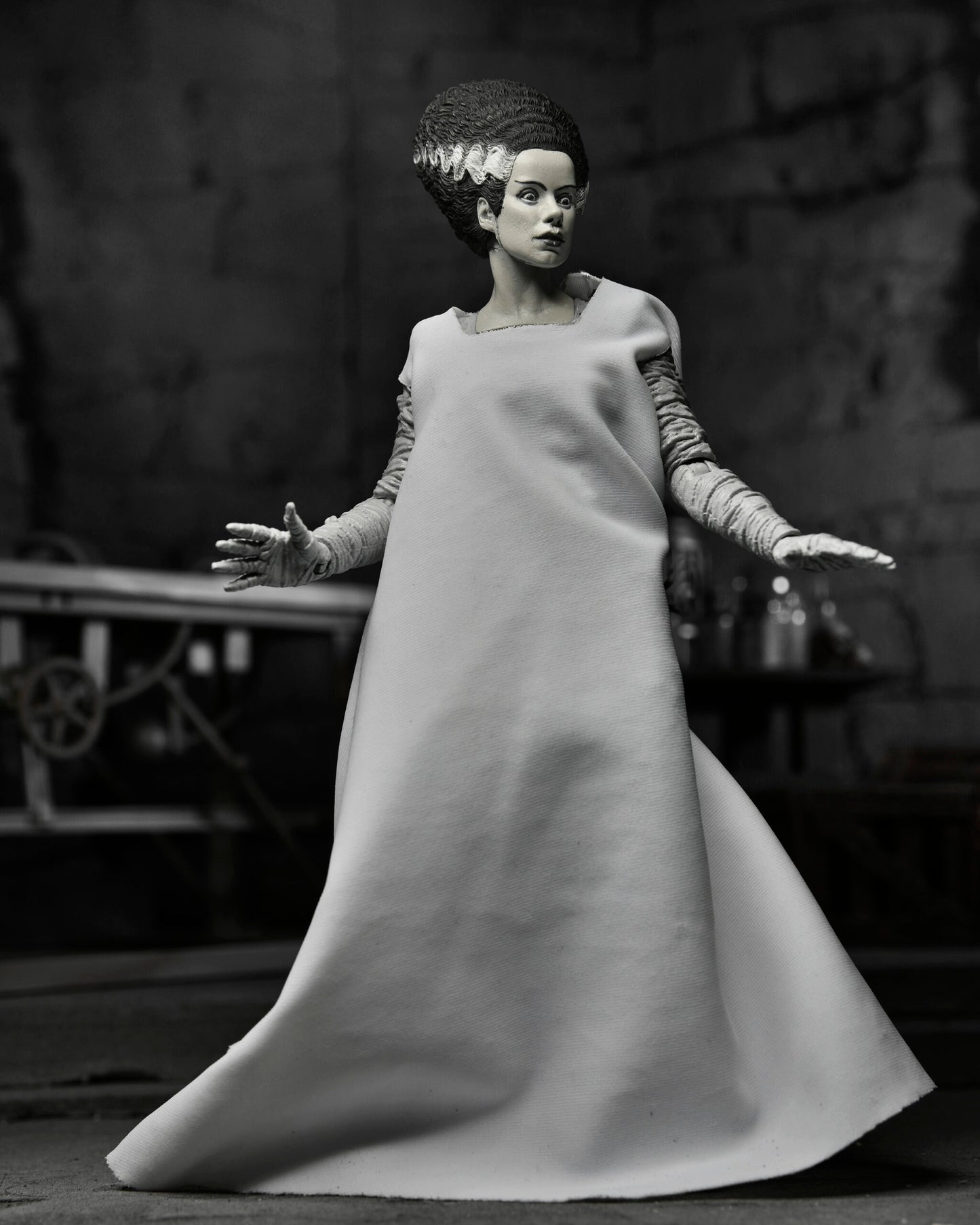 Universal Monsters 7″ Scale Action Figure – Ultimate Bride of Frankenstein (B&W)