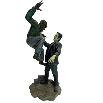 Frankenstein meets The Wolf Man Diorama Statue