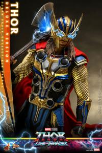 Pre-Order Thor (Deluxe Version) Sixth Scale Figure
